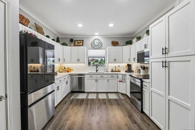 308 Wood View Cir, Bandera, TX 78003
