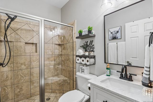 308 Wood View Cir, Bandera, TX 78003