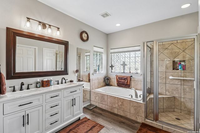 308 Wood View Cir, Bandera, TX 78003