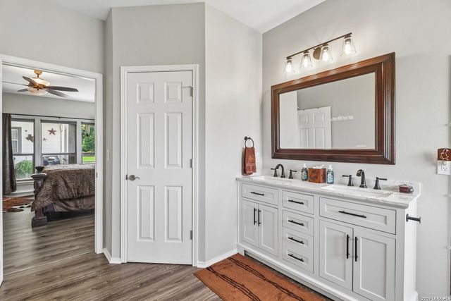 308 Wood View Cir, Bandera, TX 78003