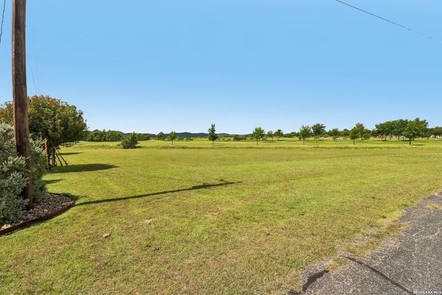 308 Wood View Cir, Bandera, TX 78003