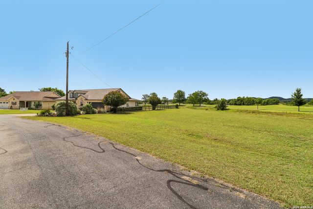308 Wood View Cir, Bandera, TX 78003