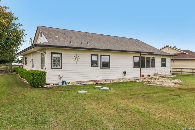 308 Wood View Cir, Bandera, TX 78003