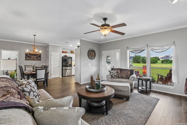 308 Wood View Cir, Bandera, TX 78003