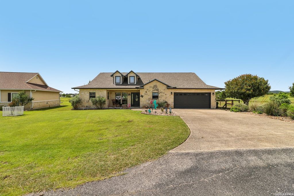 308 Wood View Cir, Bandera, TX 78003