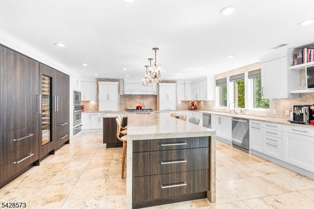 37 Hemlock Rd, Livingston Twp., NJ 07039