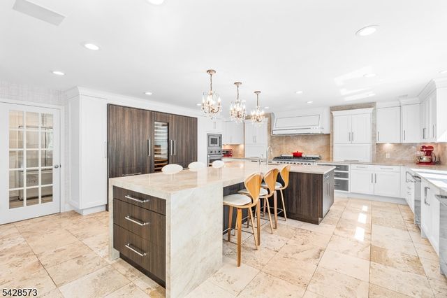 37 Hemlock Rd, Livingston Twp., NJ 07039
