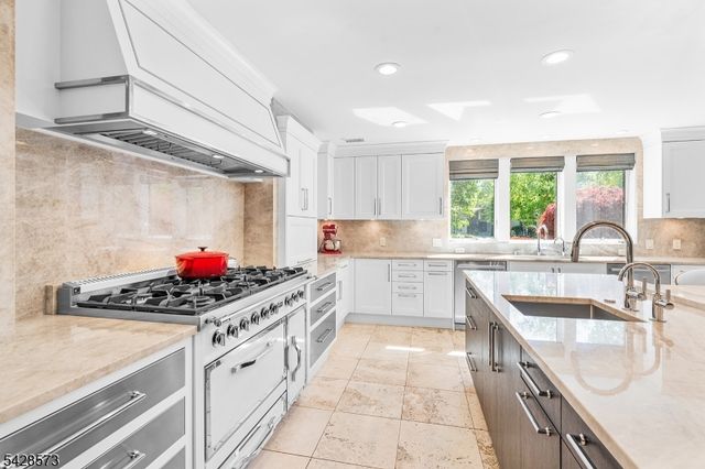 37 Hemlock Rd, Livingston Twp., NJ 07039
