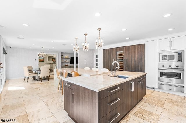 37 Hemlock Rd, Livingston Twp., NJ 07039