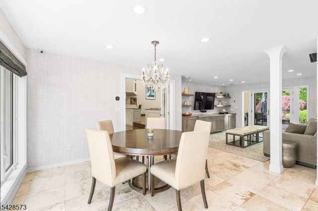 37 Hemlock Rd, Livingston Twp., NJ 07039