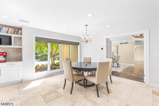 37 Hemlock Rd, Livingston Twp., NJ 07039