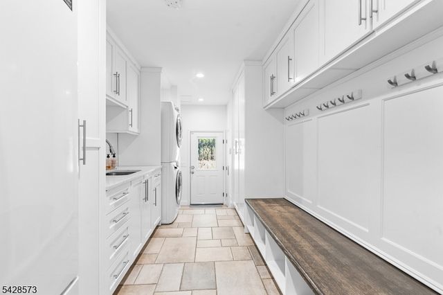 37 Hemlock Rd, Livingston Twp., NJ 07039