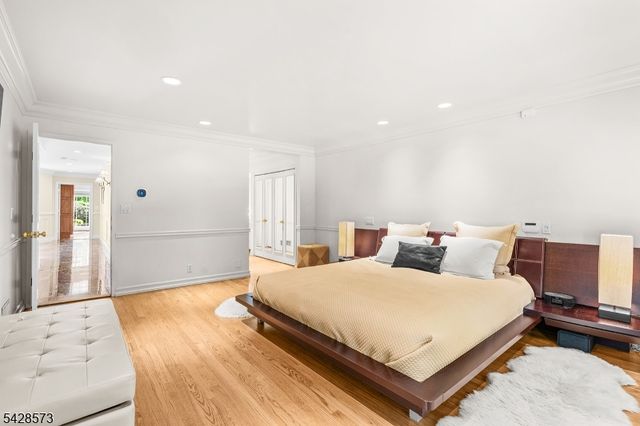 37 Hemlock Rd, Livingston Twp., NJ 07039