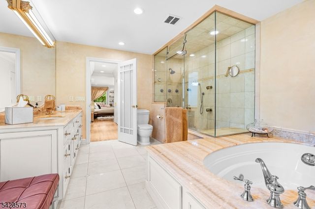 37 Hemlock Rd, Livingston Twp., NJ 07039