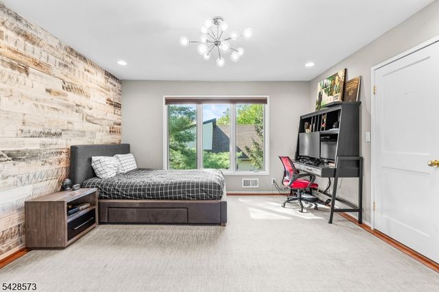 37 Hemlock Rd, Livingston Twp., NJ 07039