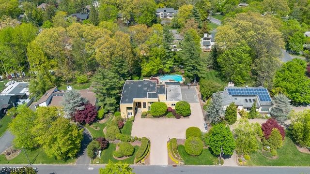 37 Hemlock Rd, Livingston Twp., NJ 07039