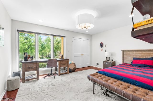 37 Hemlock Rd, Livingston Twp., NJ 07039