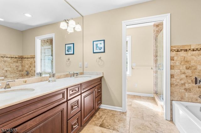 37 Hemlock Rd, Livingston Twp., NJ 07039
