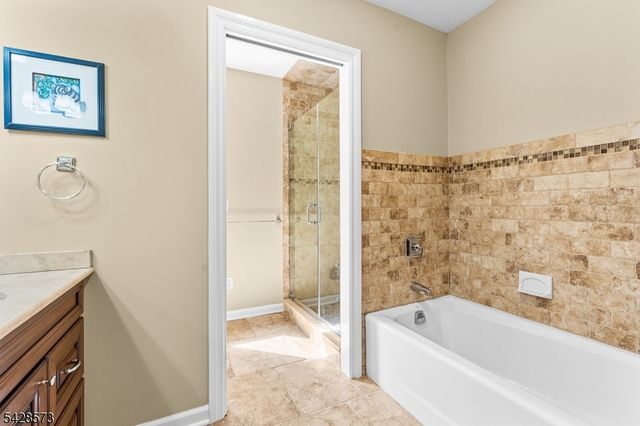 37 Hemlock Rd, Livingston Twp., NJ 07039