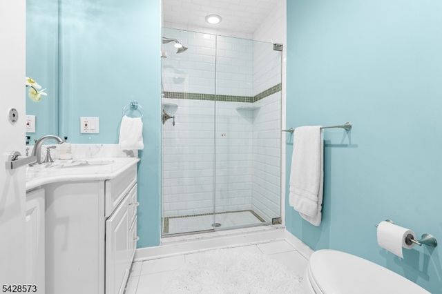 37 Hemlock Rd, Livingston Twp., NJ 07039