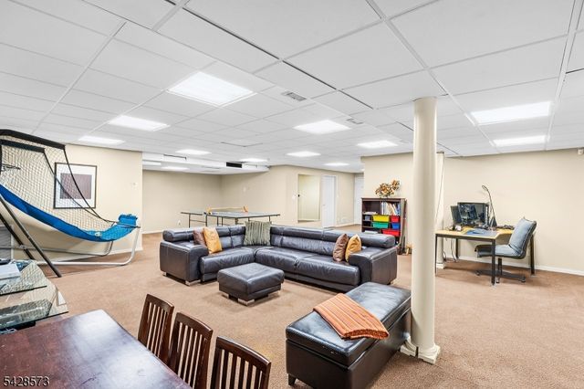 37 Hemlock Rd, Livingston Twp., NJ 07039