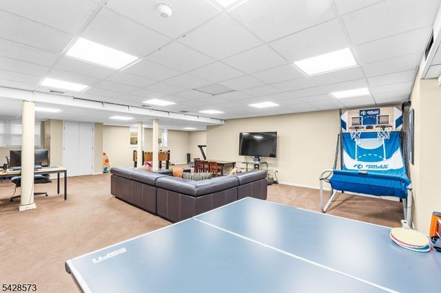 37 Hemlock Rd, Livingston Twp., NJ 07039