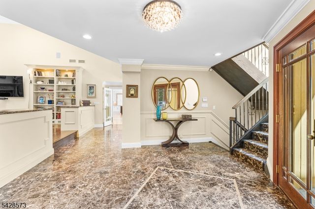 37 Hemlock Rd, Livingston Twp., NJ 07039