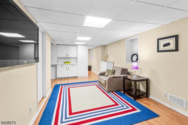 37 Hemlock Rd, Livingston Twp., NJ 07039