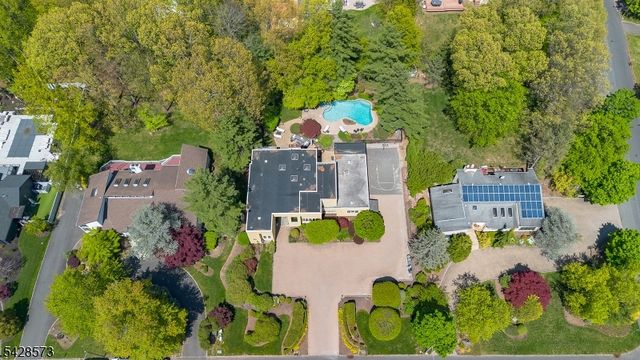 37 Hemlock Rd, Livingston Twp., NJ 07039