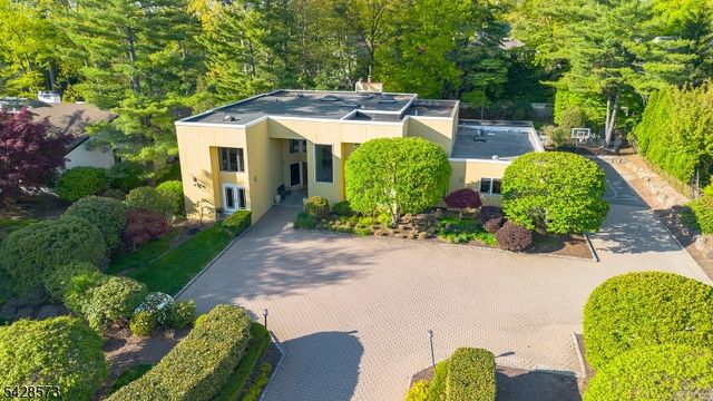 37 Hemlock Rd, Livingston Twp., NJ 07039
