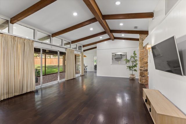 1907 N Tenth Street, Longview, TX 75601