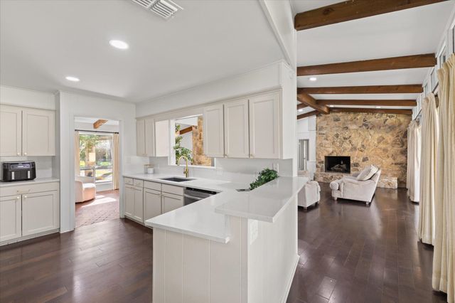 1907 N Tenth Street, Longview, TX 75601