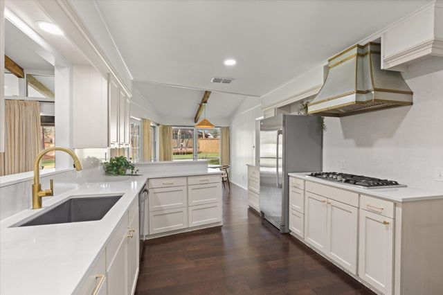 1907 N Tenth Street, Longview, TX 75601