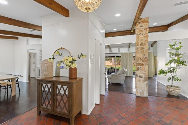 1907 N Tenth Street, Longview, TX 75601