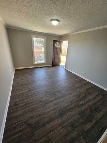 1681 Baltimore Dr, Clarksville, TN 37043