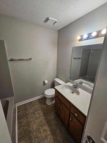 1681 Baltimore Dr, Clarksville, TN 37043