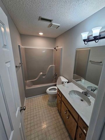 1681 Baltimore Dr, Clarksville, TN 37043