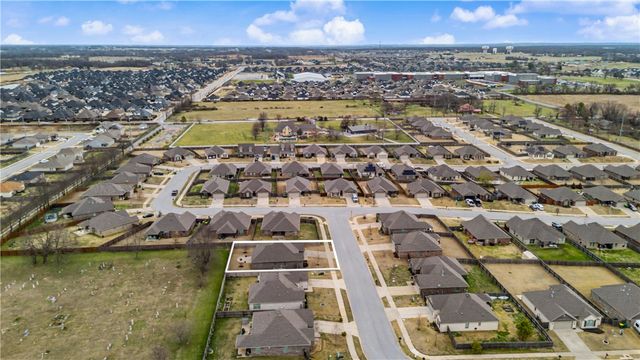 1231 Gardenia Street, Centerton, AR 72719