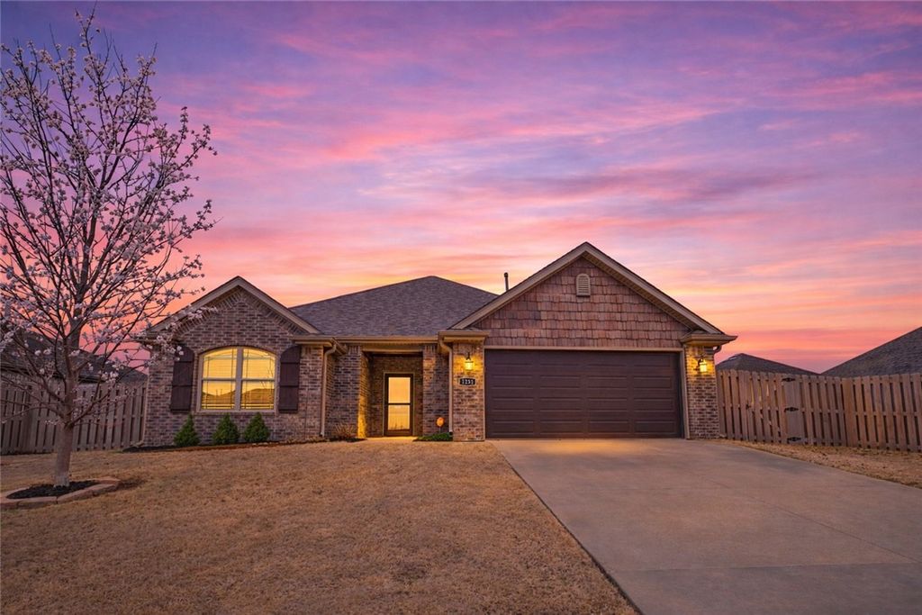 1231 Gardenia Street, Centerton, AR 72719