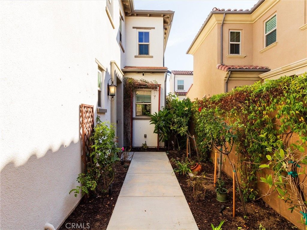 Image 4 of property listing at 214 Gaspar, Irvine, CA 92618