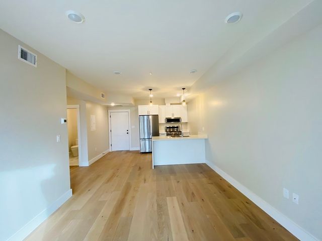 305 Webster Ave 401, Cambridge, MA 02141