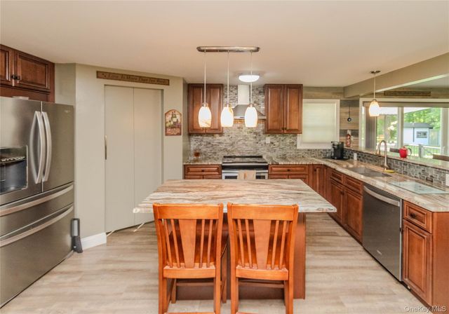 15 Van Dewark Road, Middletown, NY 10941