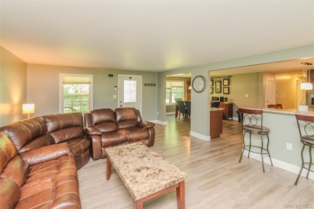 15 Van Dewark Road, Middletown, NY 10941
