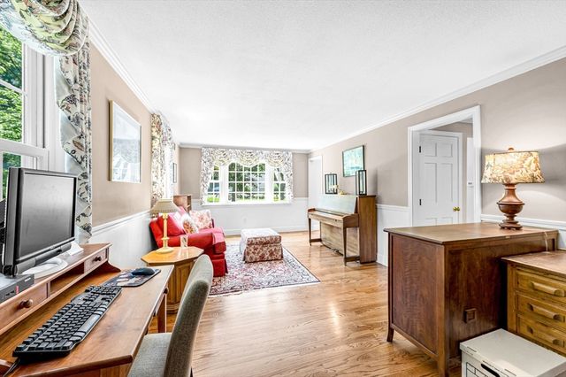 6 Brookmont Dr, Wilbraham, MA 01095