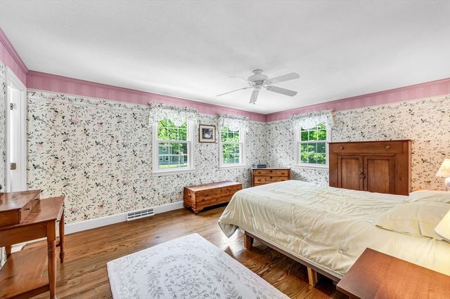 6 Brookmont Dr, Wilbraham, MA 01095