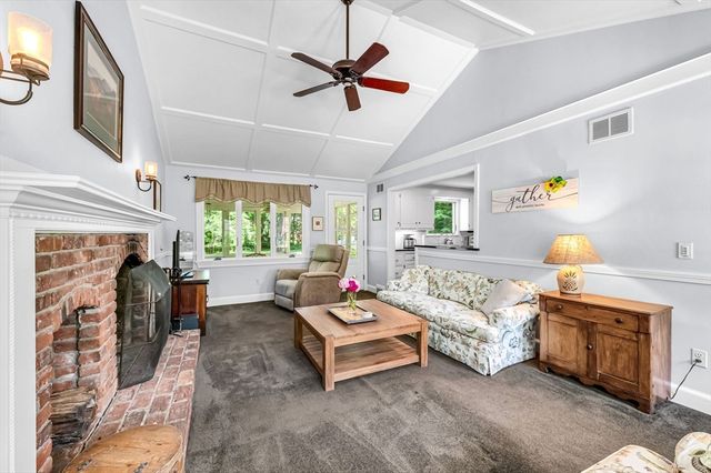 6 Brookmont Dr, Wilbraham, MA 01095
