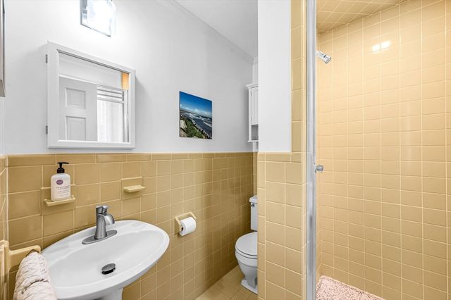 6 Brookmont Dr, Wilbraham, MA 01095