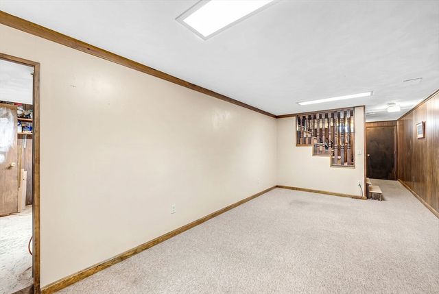 6 Brookmont Dr, Wilbraham, MA 01095