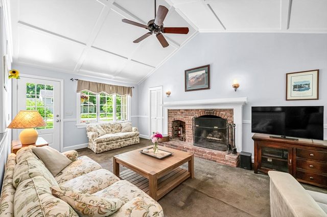 6 Brookmont Dr, Wilbraham, MA 01095