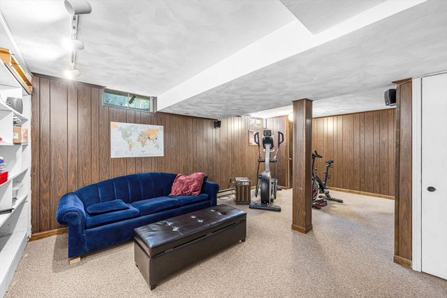 6 Brookmont Dr, Wilbraham, MA 01095